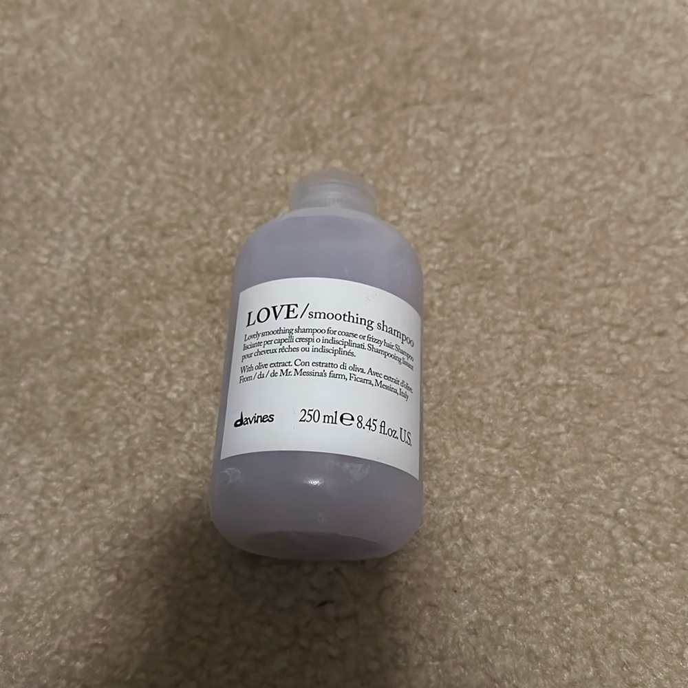 Davines Love Smoothing shampoo